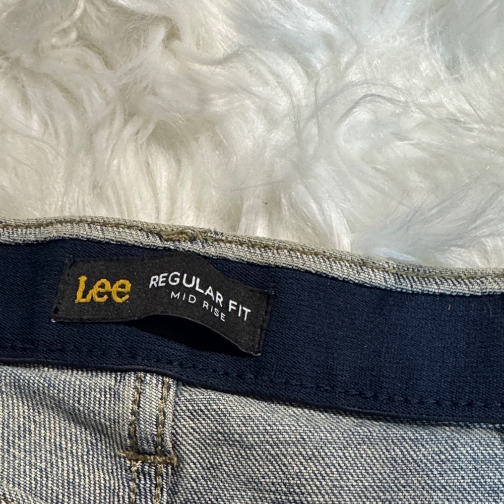 Lee Women's Classic Blue Jean Shorts - Picture 6 of 8